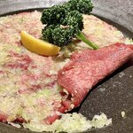 杏樹亭 岸根店 - 「上ネギタン塩（税込￥2,180）」の裾をまくってみた…