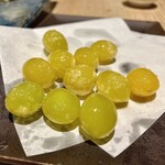 すし酒場 魚あるき - 「揚げ銀杏（税込￥580）」すみません、食べかけの写真です…