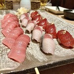 すし酒場 魚あるき - 「本鮪中とろ（税込￥550）×5」「サバ（生とろサバ）（税込￥350）×5」「づけ鮪（税込￥400）×5」