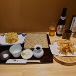 291304660 - [左] 帆立と海老のかき揚げ天せいろ、[右] ごぼう天 (単品)