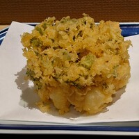 鴨しゃぶ さ和鳥 東上野 - 帆立と海老のかき揚げ天。からし菜と海老と帆立。さくさくの揚げ具合で蕎麦つゆとの相性が良い。