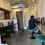 日乃屋カレー - カウンターのみ