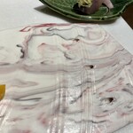 串揚げ･大阪料理 キュイジーヌ･ド･オオサカ - お皿には串当て用の穴が開いてます