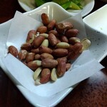 鶴亀 - 自家製ピーナッツ(2025年3月19日撮影)