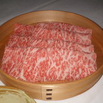 瀬里奈 - 　鹿児島県産の特撰牛A5サーロインのしゃぶしゃぶ肉です。