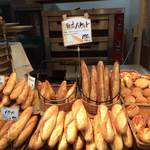 どんぐり - 【2014年05月】熟成バケットもラインナップ豊富で、食事にもつまみにも最適♪