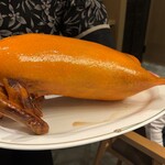 中国飯店 春秋 - 綺麗なオレンジの北京ダック