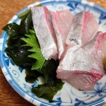 大衆酒場 馬越 - カンパチ刺身　450円