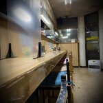ラーメンショップぽん太 - カウンターのみの店内♫