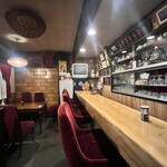 勉強亭 - スナック調な店内