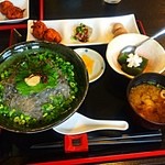 料敬 - 生しらす丼☆

今日は、静岡で波乗りwポイント近くのお店でランチ♫

さすが静岡！新鮮生しらすが食べれる贅沢w
一品、デザートが付いてて、ボリュームも十分♫
満足ランチ♫(๑´ڡ`๑)