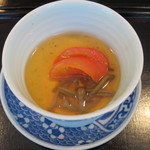 先付：トマトとじゅん菜の冷たい茶碗蒸し