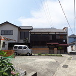 はと - 駐車場はこの向きの逆側です。