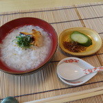 はと - ご飯。焼き餅が入ったお粥