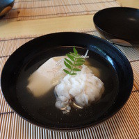 はと - 腕もの。大きなハモと胡麻豆腐