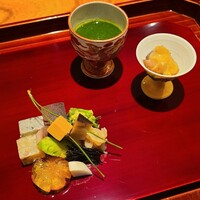 日本料理 別府 廣門 - 廣門式 八寸
                ⑭春菊摺り流し⑮茶振り赤海鼠、海鼠腸&海鼠子掛け⑯〆真鯖⑰新物ひじき⑱白菜の菜の花お浸し⑲切干大根⑳蕪酢漬け㉑虎河豚煮凝り㉒縮緬山椒寄せ㉓金柑茶巾㉔有精卵の厚焼き玉子㉕蘇㉖芽甘藍㉗椎茸