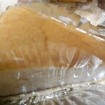 栄泉堂ハニー - スフレチーズケーキ 210円