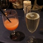 ザ・カワブン・ナゴヤ - 待機中にスパークリングを。