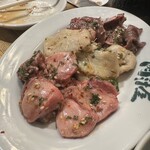 羊肉炭火焼 肉汁屋 - 