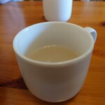 さとうのステーキ - スープバーは牛骨とコンソメスープの２種類