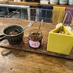 エジプト塩食堂 - 左からチョコエ塩、モロッコ胡椒、エジプト塩