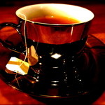 3rd.cafe - アールグレイの紅茶と銀のカップ