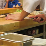 鮨　臥龍 - 鯵 捌き中(2014/07)