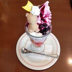 ADHOC - 料理写真:ストロベリーブルーベリーパフェ