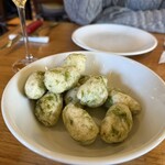 ピッツェリア ナポレターナ ラルデンツァ - 少し食べ始めてから撮影もっとたくさんあります。