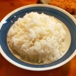 とんかつ とん丸 - ご飯、結構盛りが良い