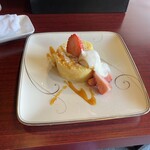 洋食&ワイン LUCE - 苺のロールケーキ