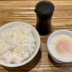 八幡麻婆 雅 - 蒸し玉TKGセット(300円)