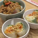 タイの食卓 クルン・サイアム - ミニガパオ¥380とランチに付いてる生春巻