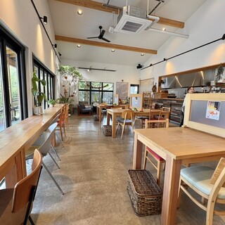 カフェアンドスペーストイロ_2