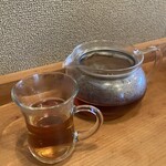 donopan - 待っている間に頂けるお茶　※ルイボスティーかな…。ポットが嬉しい