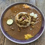 SOMA - 3種あいがけカレー(中央がチキンキーマ)