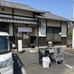 元祖佐賀つけ麺 孤虎 - 看板はほのか、暖簾は孤虎