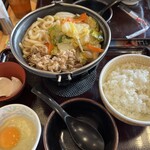すき家 - 料理写真:牛すき鍋定食890円。