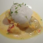 エクアトゥール - 【2014年7月】前菜
      蟹のラビオリとホッキ貝、あさり、タイラガイ、オマールエの軽いナージュ仕立て