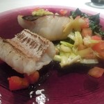 エクアトゥール - 【2014年7月】お魚
      マナガツオと鱧の直火焼き、黄ニラとトマトのソース