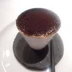 エクアトゥール - 【2014年7月】デザート
      ダークチェリーとマカロンの大人ティラミス