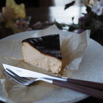 米粉の焼き菓子 pOna - pOnaバスクチーズケーキ