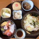 ろばた焼き嶋ちゃん - 料理写真:さしみ丼・冷やし中華セット　700円