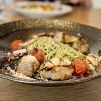 Grand Bleu Gamin - パスタ：蕪とトマト やんばるグリルチキンのジェノヴェーゼ
