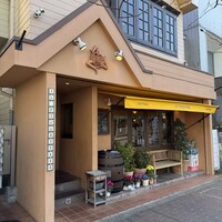 フィーコディンディア - 南イタリアを思わせるテラコッタ色と植栽が可愛い店構え｡