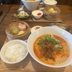 駅前飯店 - 