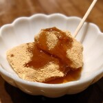 あじのマイケル - ぷるんぷるんの 手作りわらび餅（気まぐれサービス品(メニュー外)）