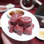 焼肉幸泉 - 赤身角切り