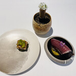 ラ・ヴァガボンド - 鰻のタルト、鰹、アリッサムのコルネ