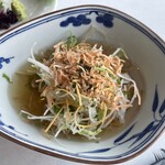 291401848 - サラダ  本日のスープサラダ 旨出汁。海老と青海苔。これが野菜のシャキシャキ感と冷たい旨出汁によく合う！作れそうで難しそう(๑_๑；)1番印象に残りました。